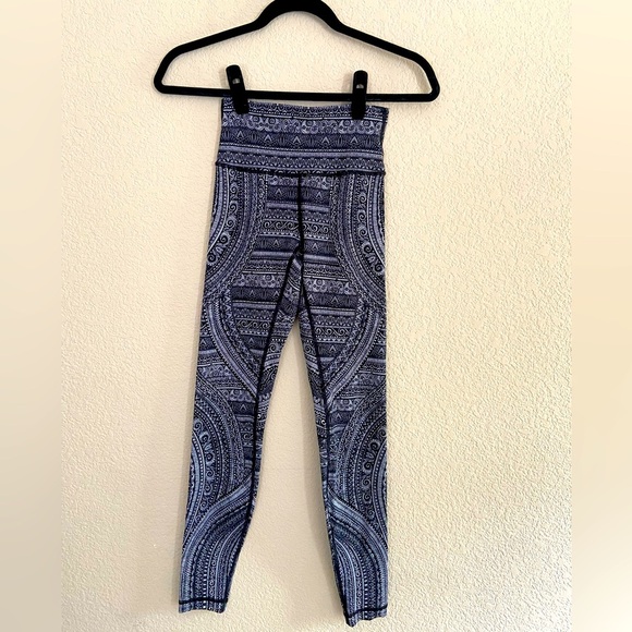 lululemon athletica Pants - EUC Lululemon Wunder Under Hi-Rise Tight size 4 28” inseam